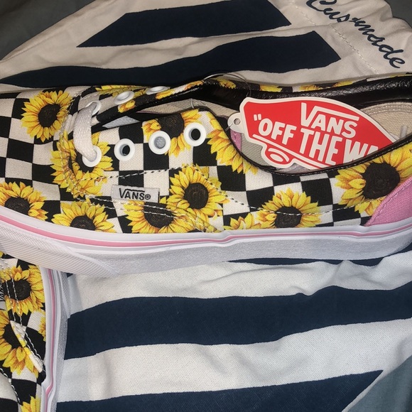 *SOLD* Custom Made Sunflower Vans NWT - Picture 4 of 4